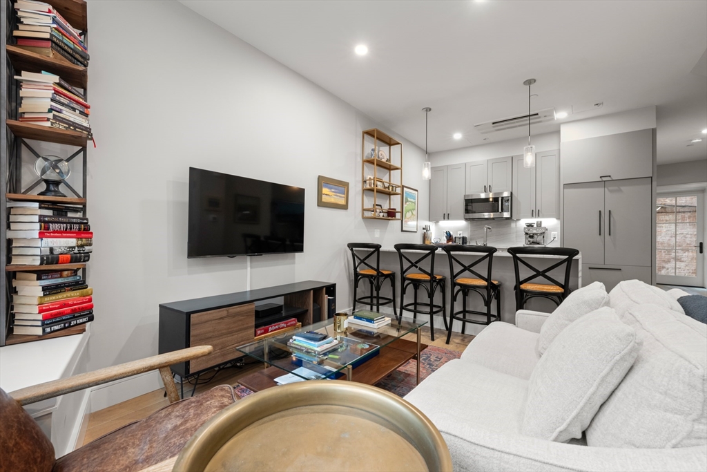 471 Hanover St # 2