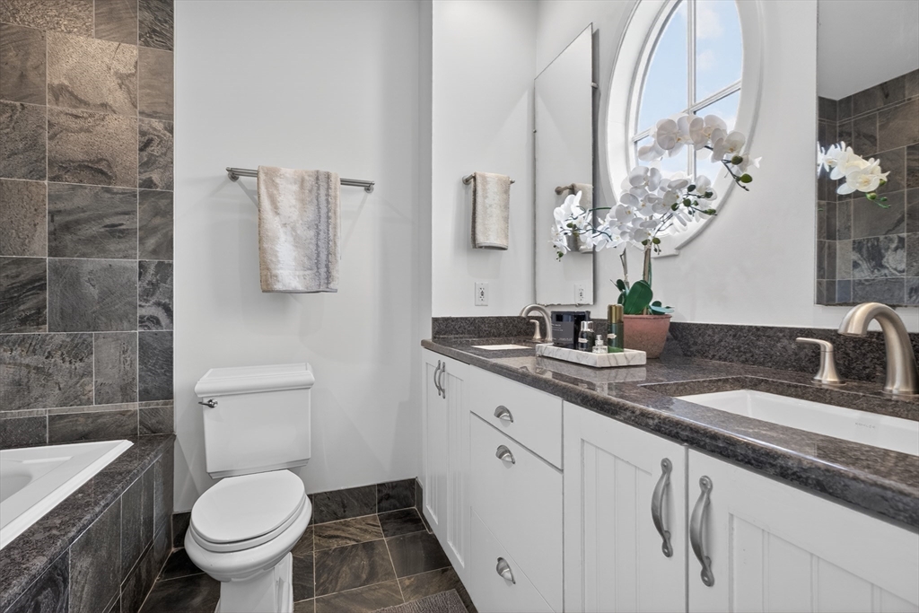 65 Rutland St Unit: PH3