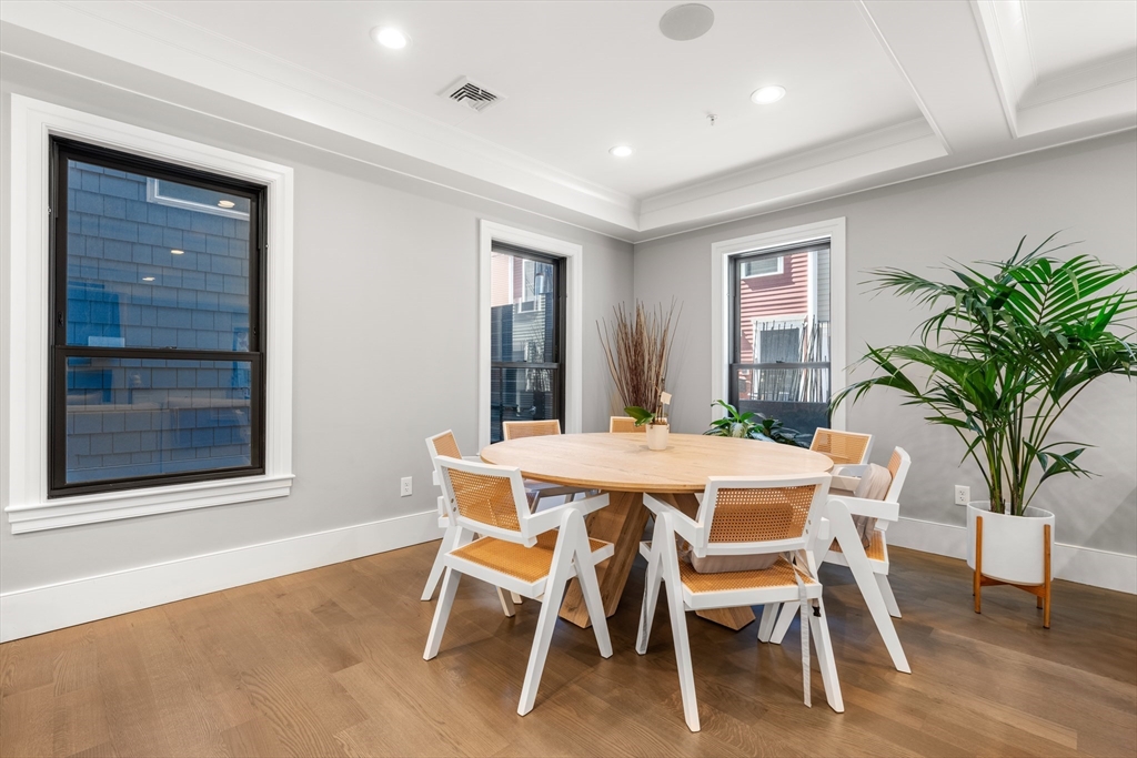 377 W 1st St # 2