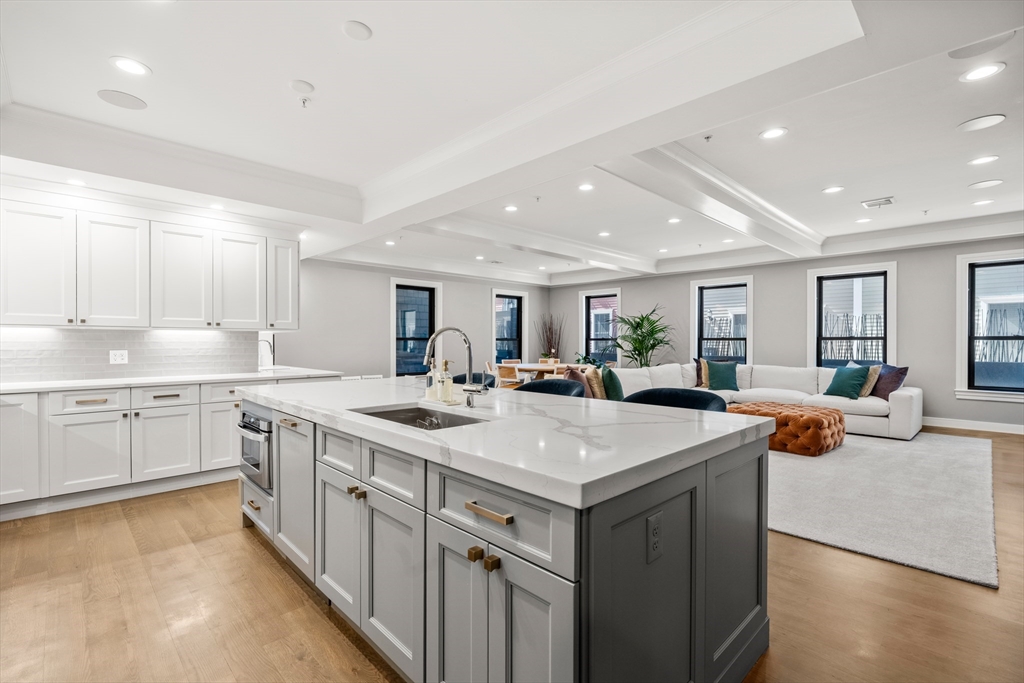 377 W 1st St # 2