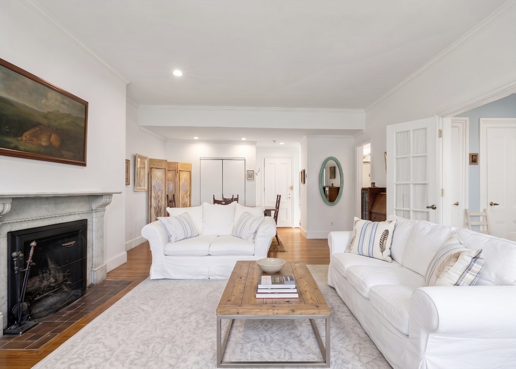 277 Beacon St # 4A
