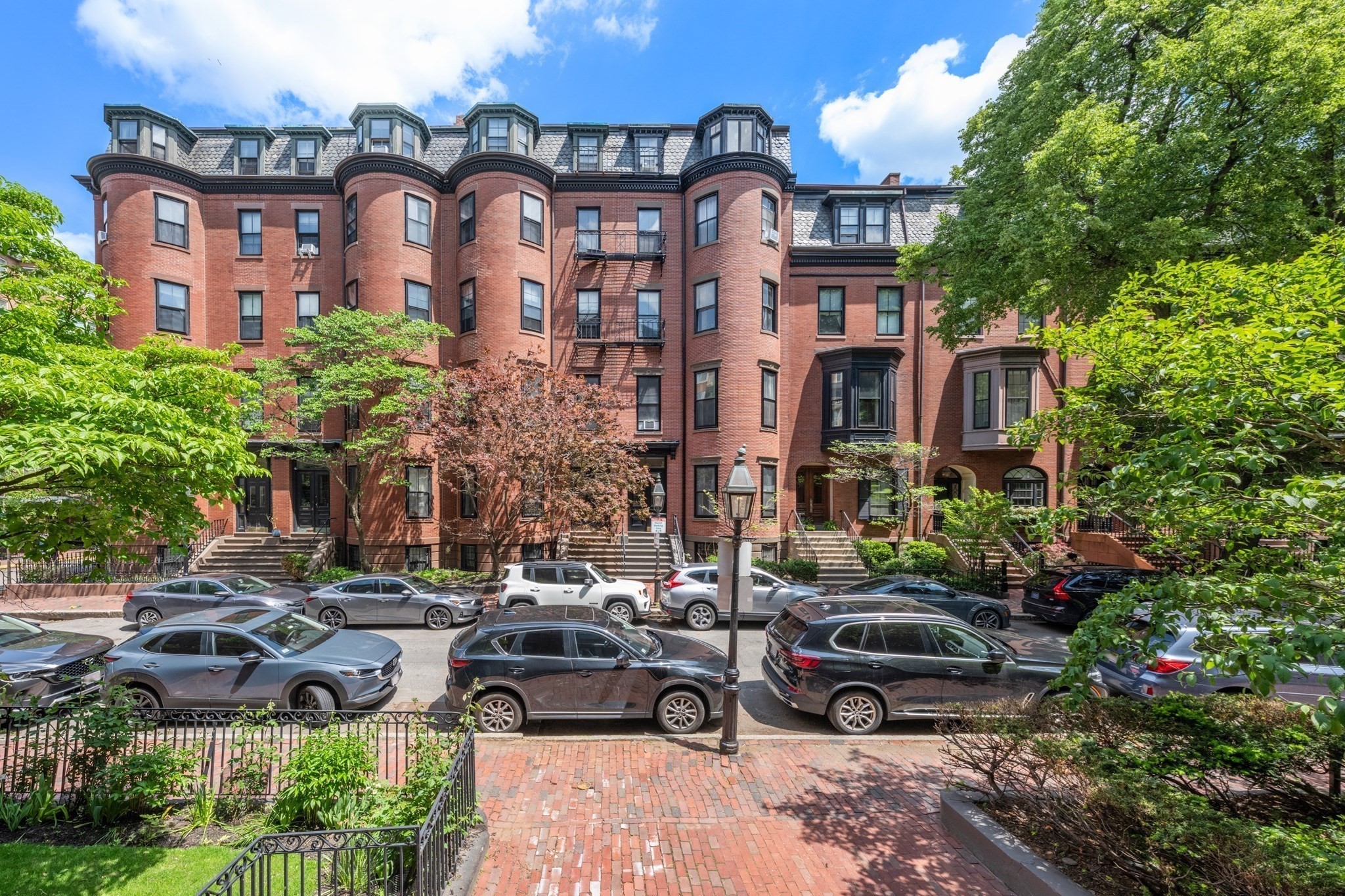 8 Brimmer St # 5B