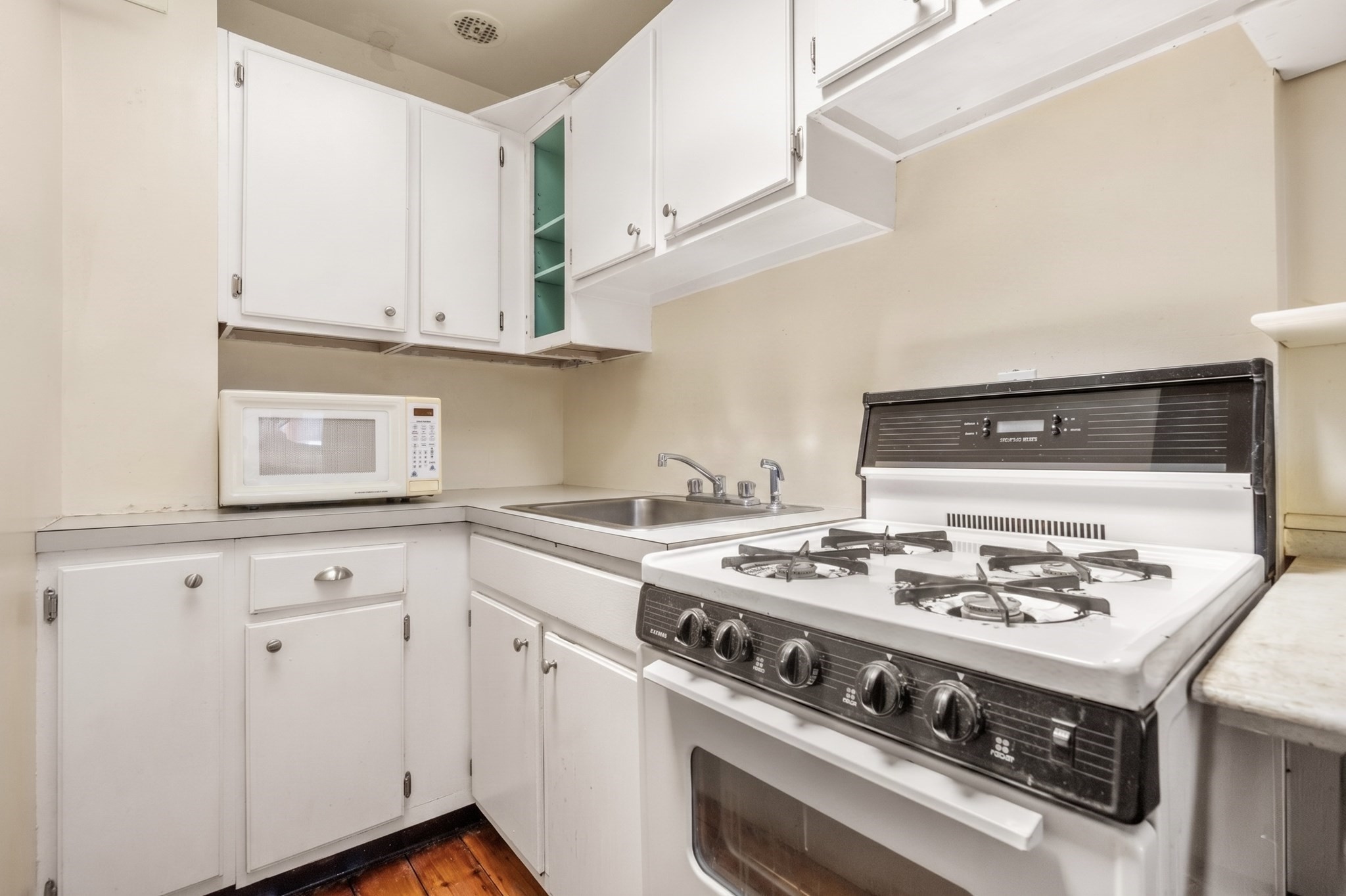 8 Brimmer St # 5B