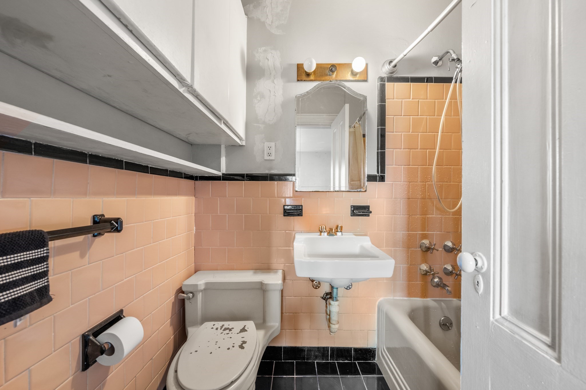 8 Brimmer St # 5B
