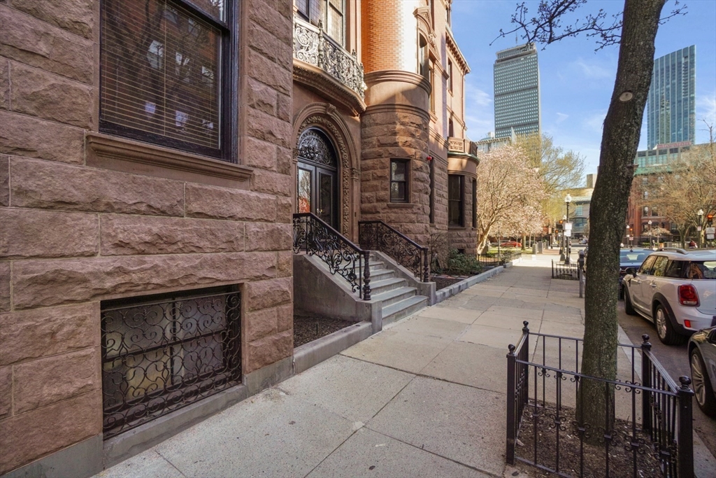 17 Gloucester St # 7