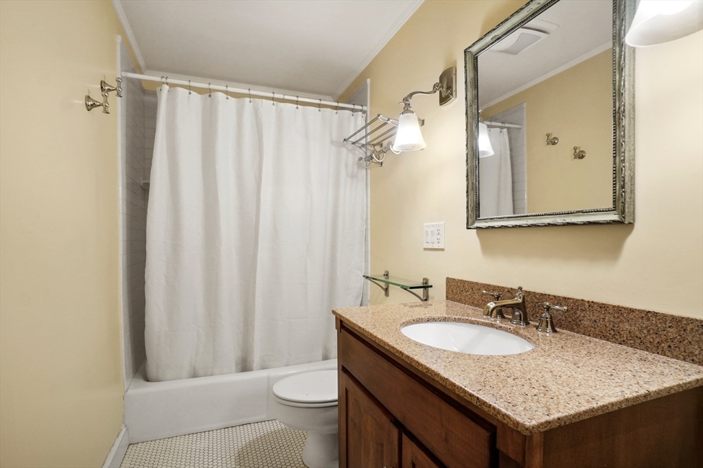 17 Gloucester St # 7