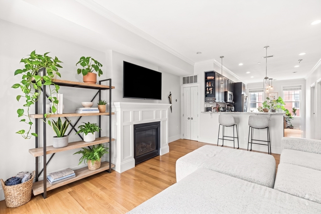 180 Gold St # 3
