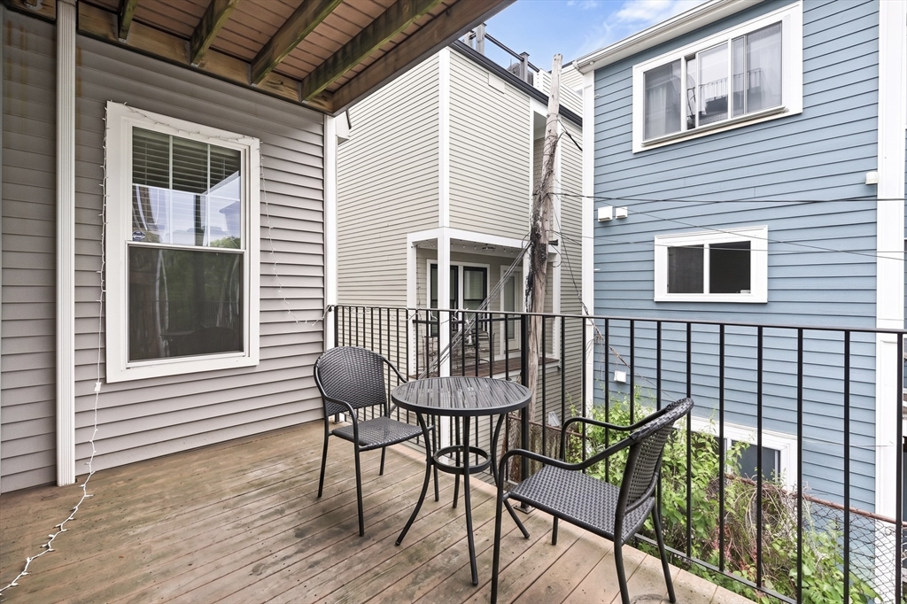180 Gold St # 3
