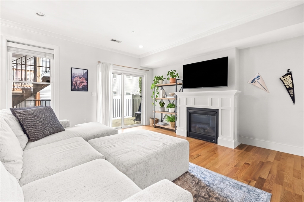 180 Gold St # 3