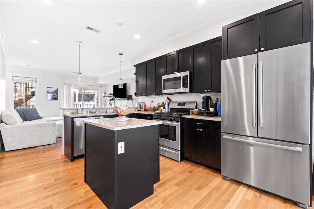 180 Gold St # 3