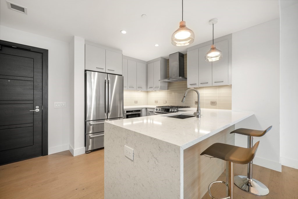 40 Traveler St # 207
