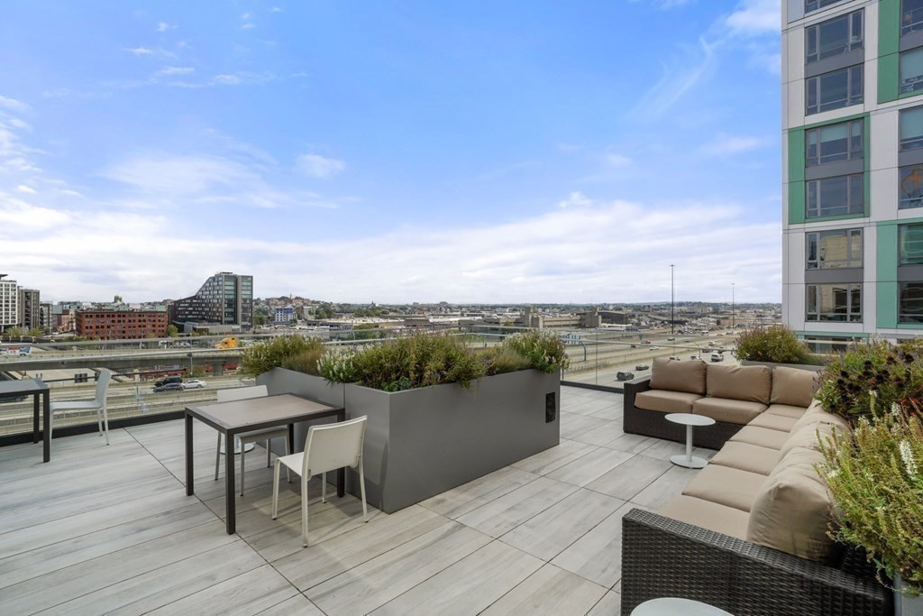 40 Traveler St # 207