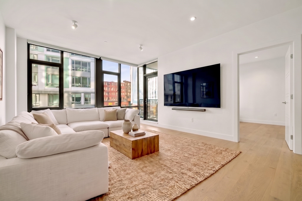 40 Traveler St # 207