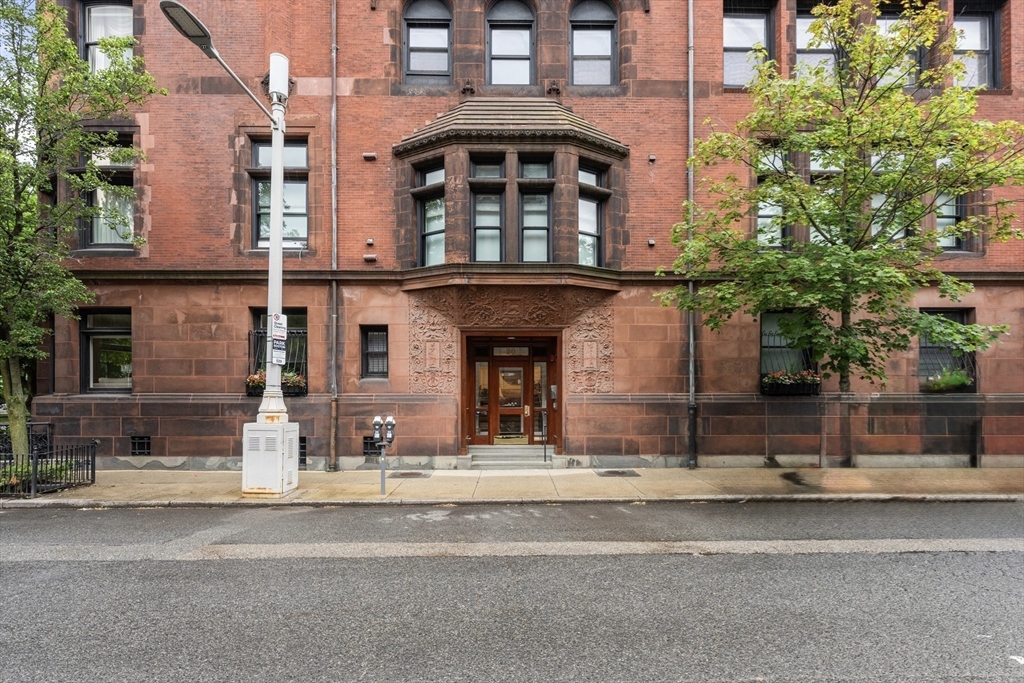 20 Gloucester St # 3