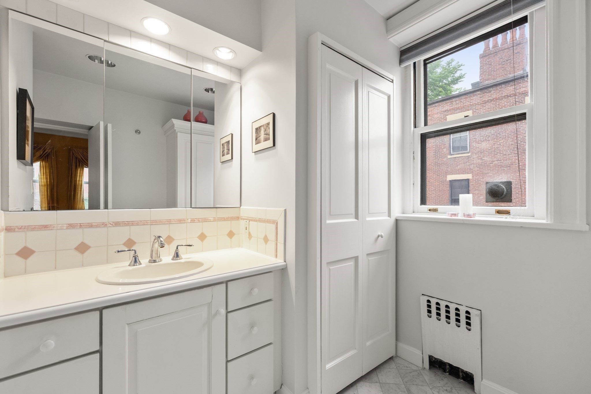 20 Gloucester St # 3