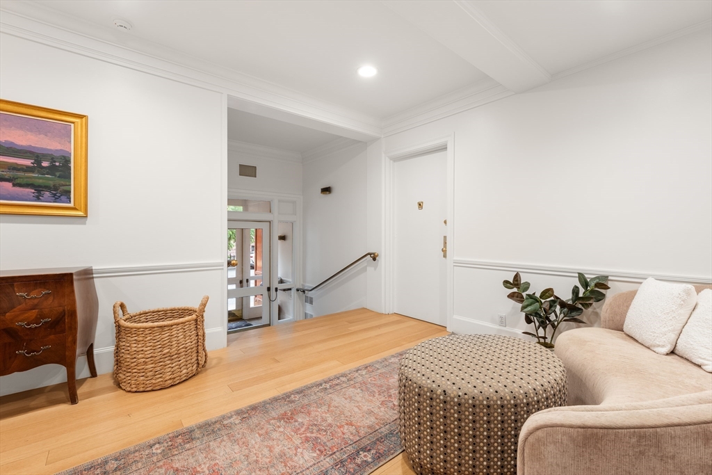 20 Gloucester St # 3