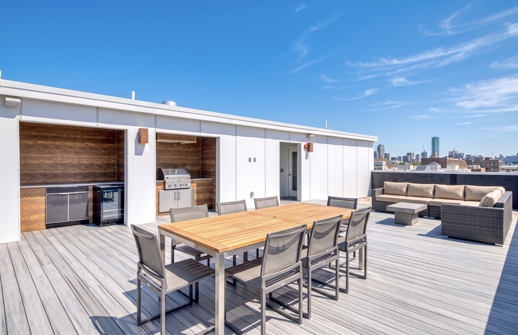 377 W 1st St # 3