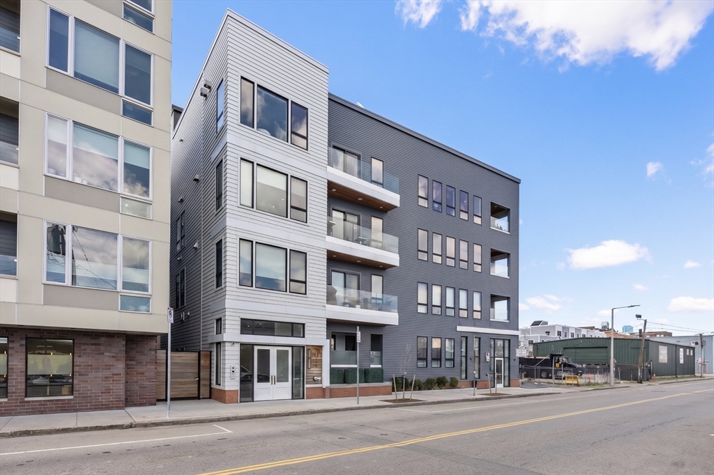 377 W 1st St # 3