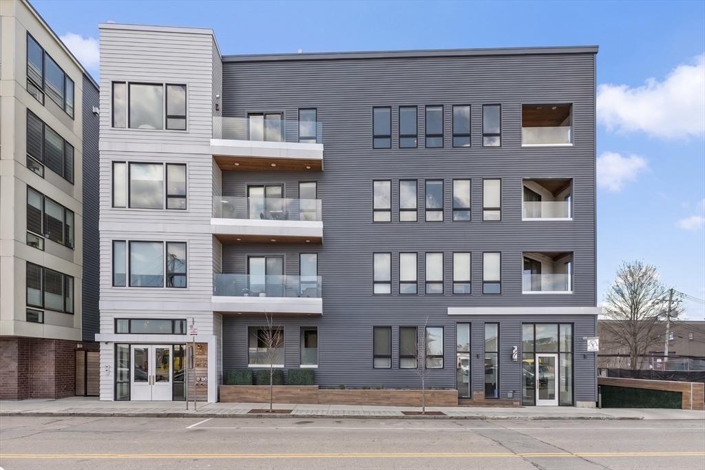 377 W 1st St # 3