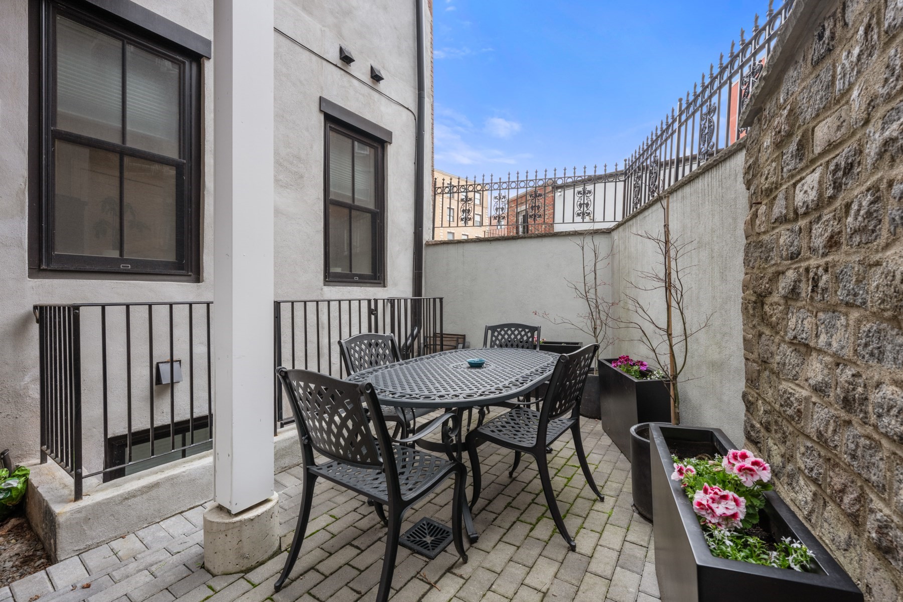 471 Hanover St # 2