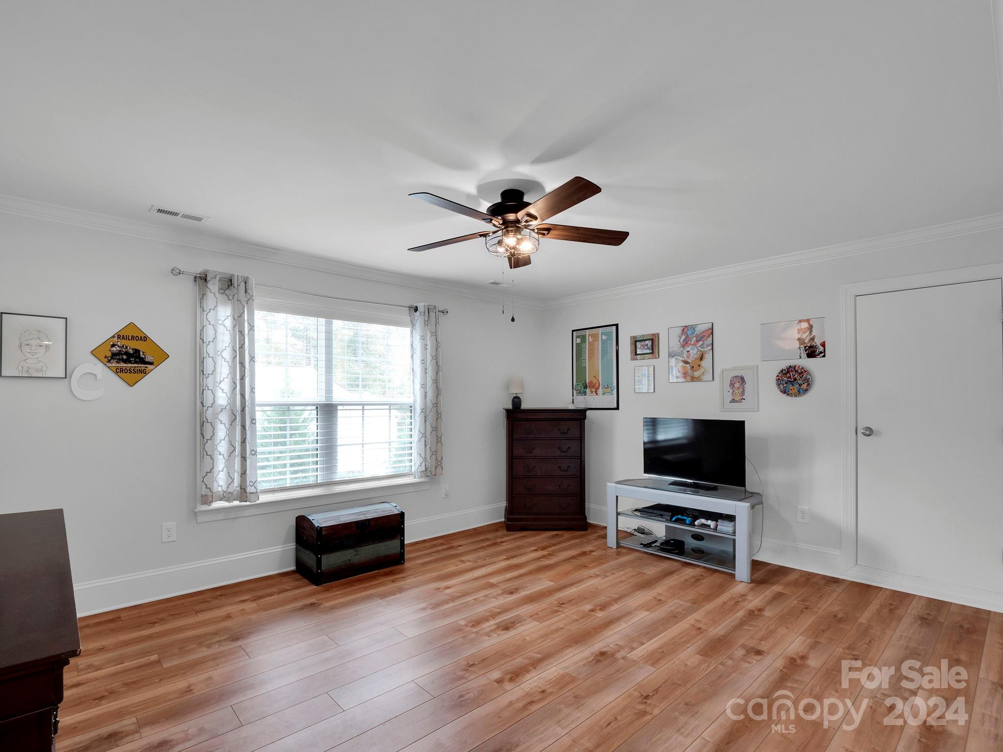 1049 Ledge Wood Lane