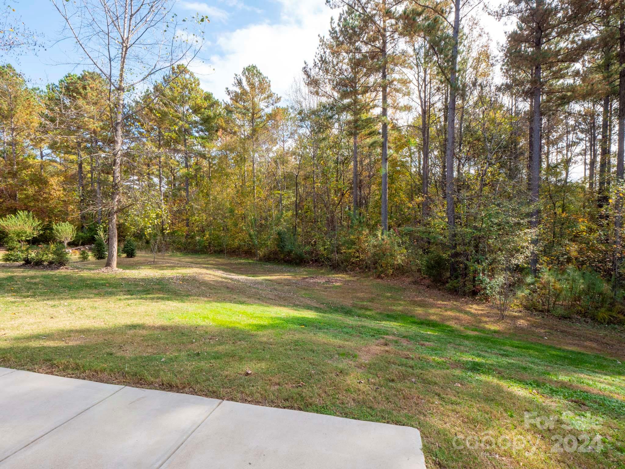 1049 Ledge Wood Lane