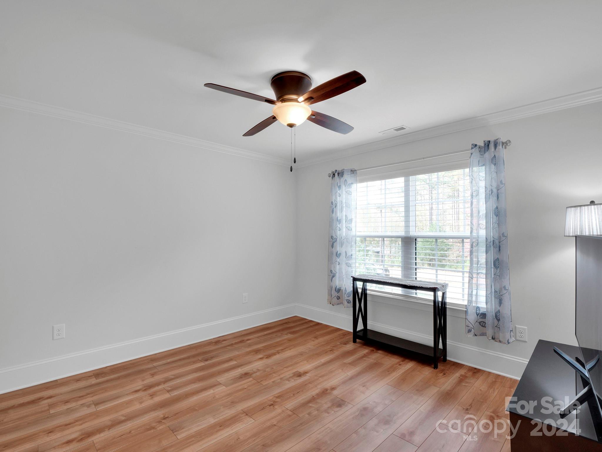 1049 Ledge Wood Lane