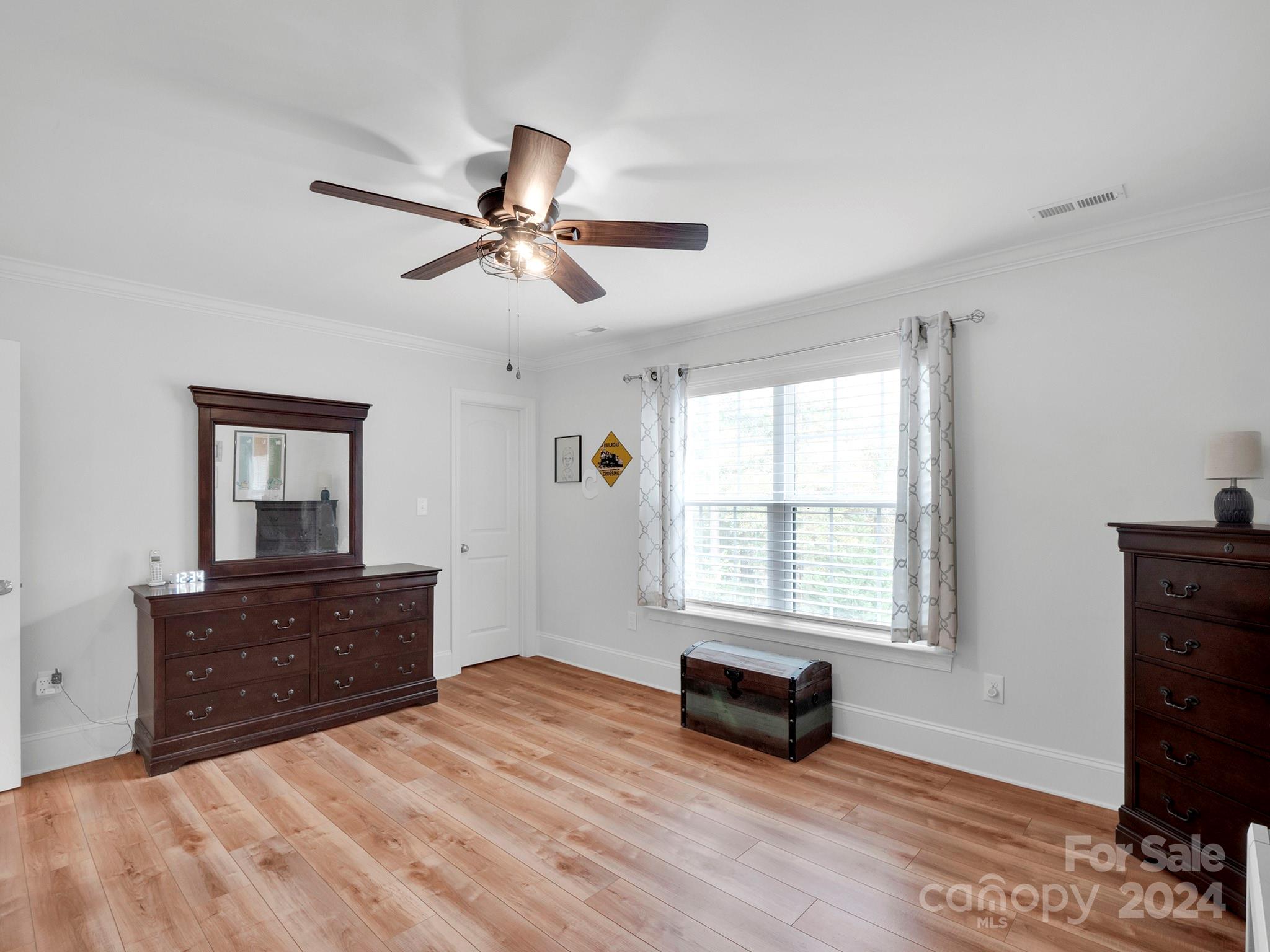 1049 Ledge Wood Lane