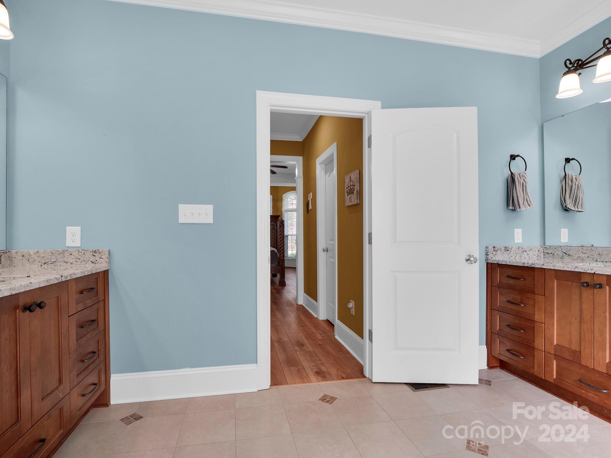 1049 Ledge Wood Lane