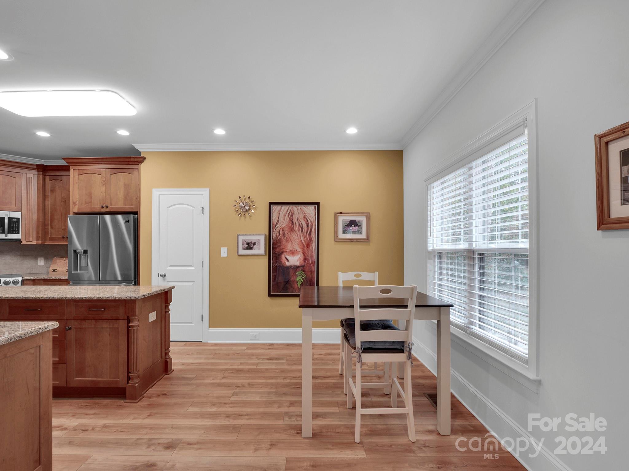 1049 Ledge Wood Lane