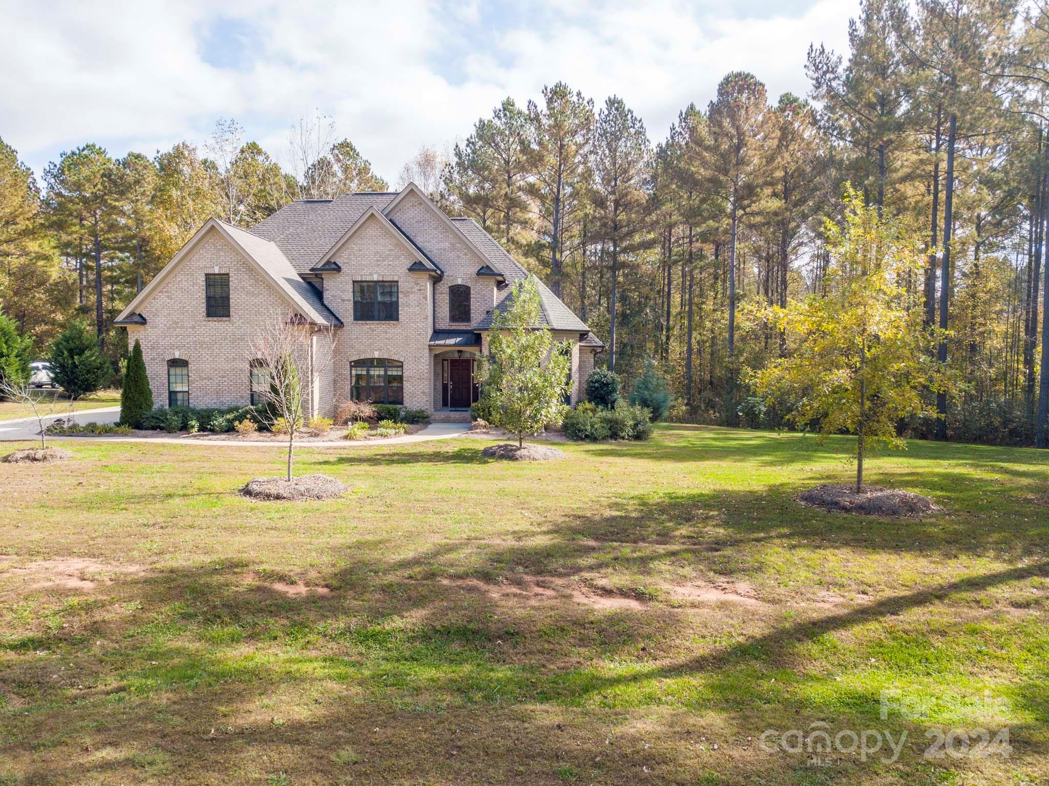 1049 Ledge Wood Lane