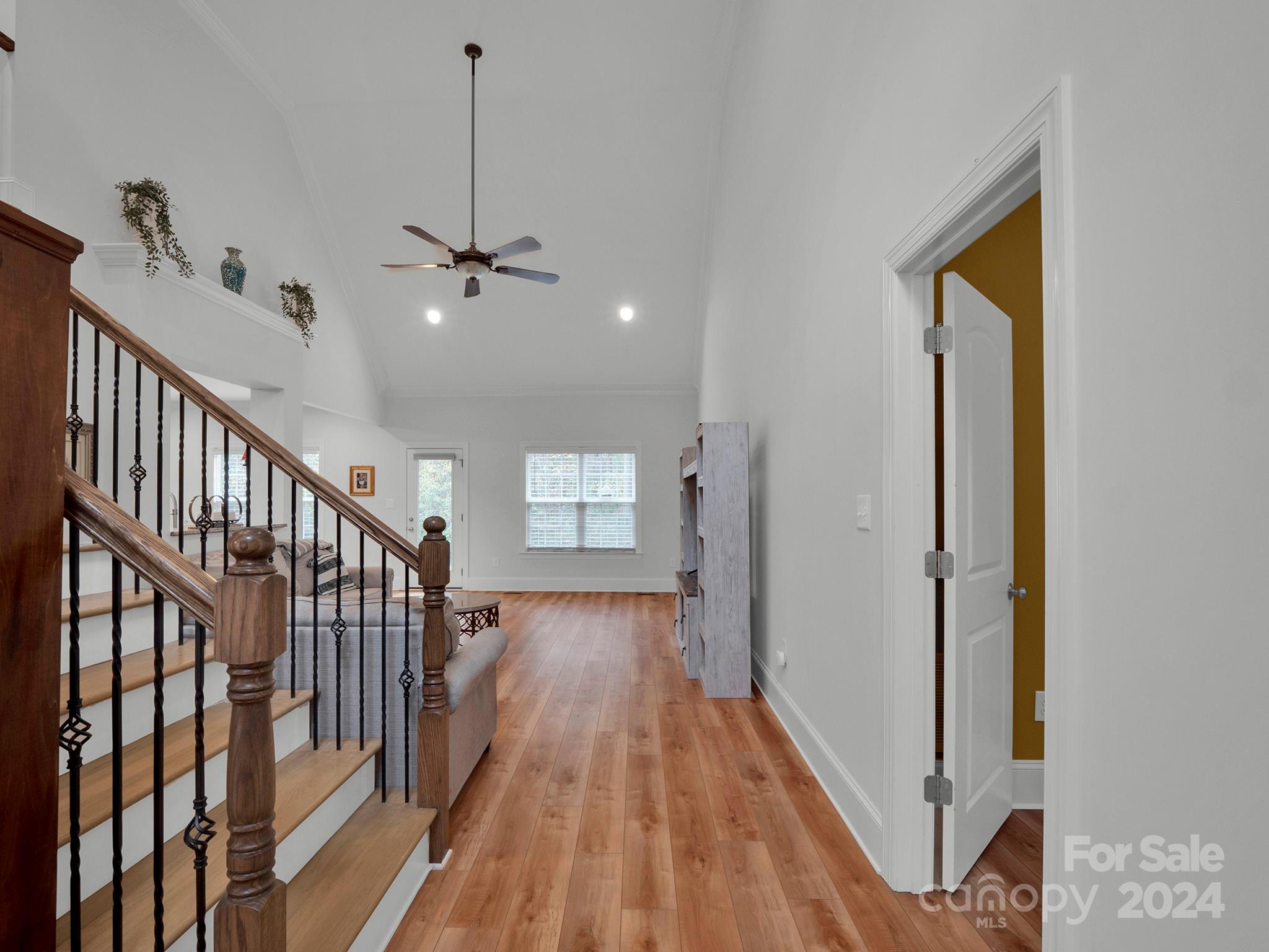 1049 Ledge Wood Lane