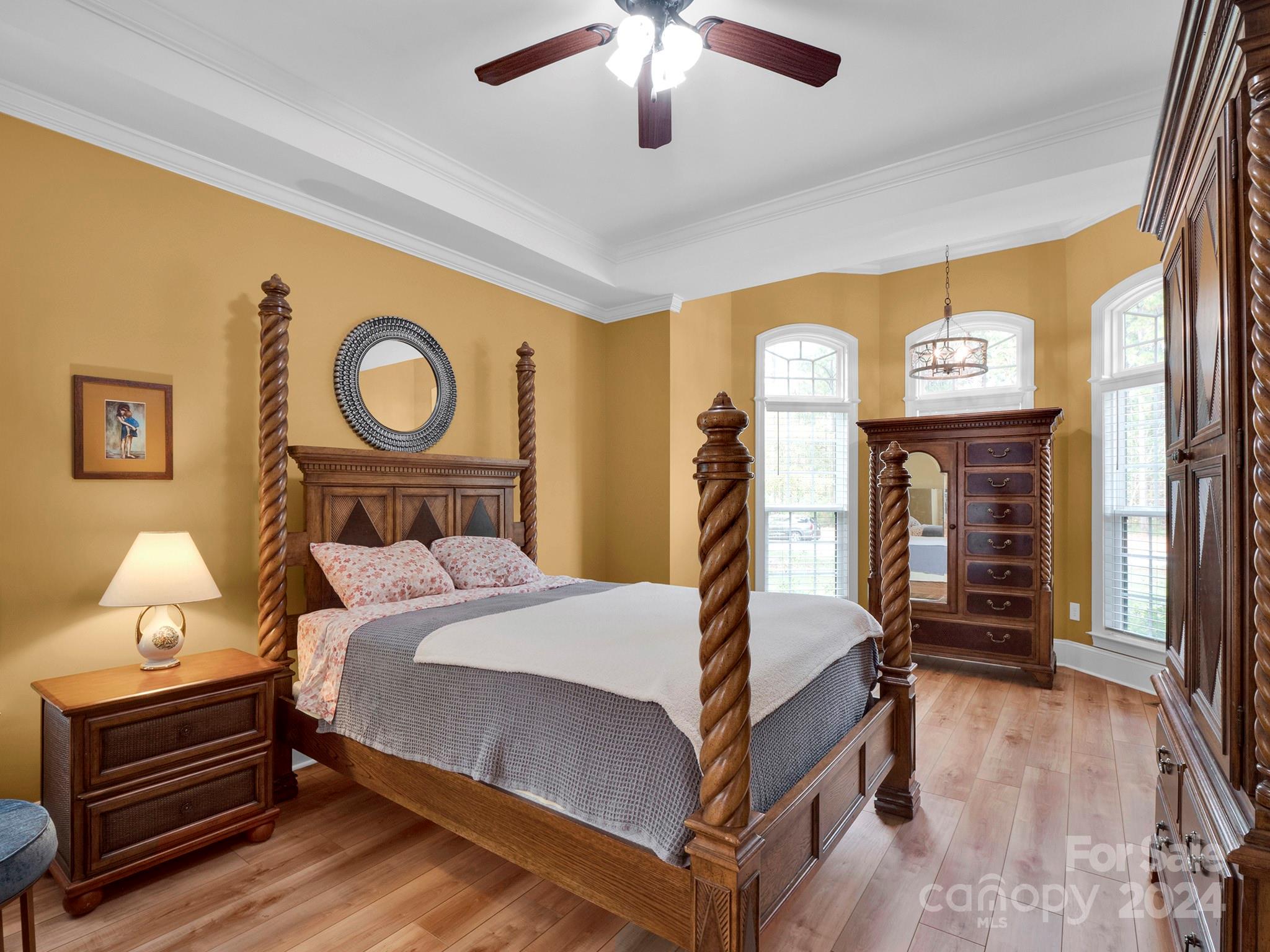 1049 Ledge Wood Lane