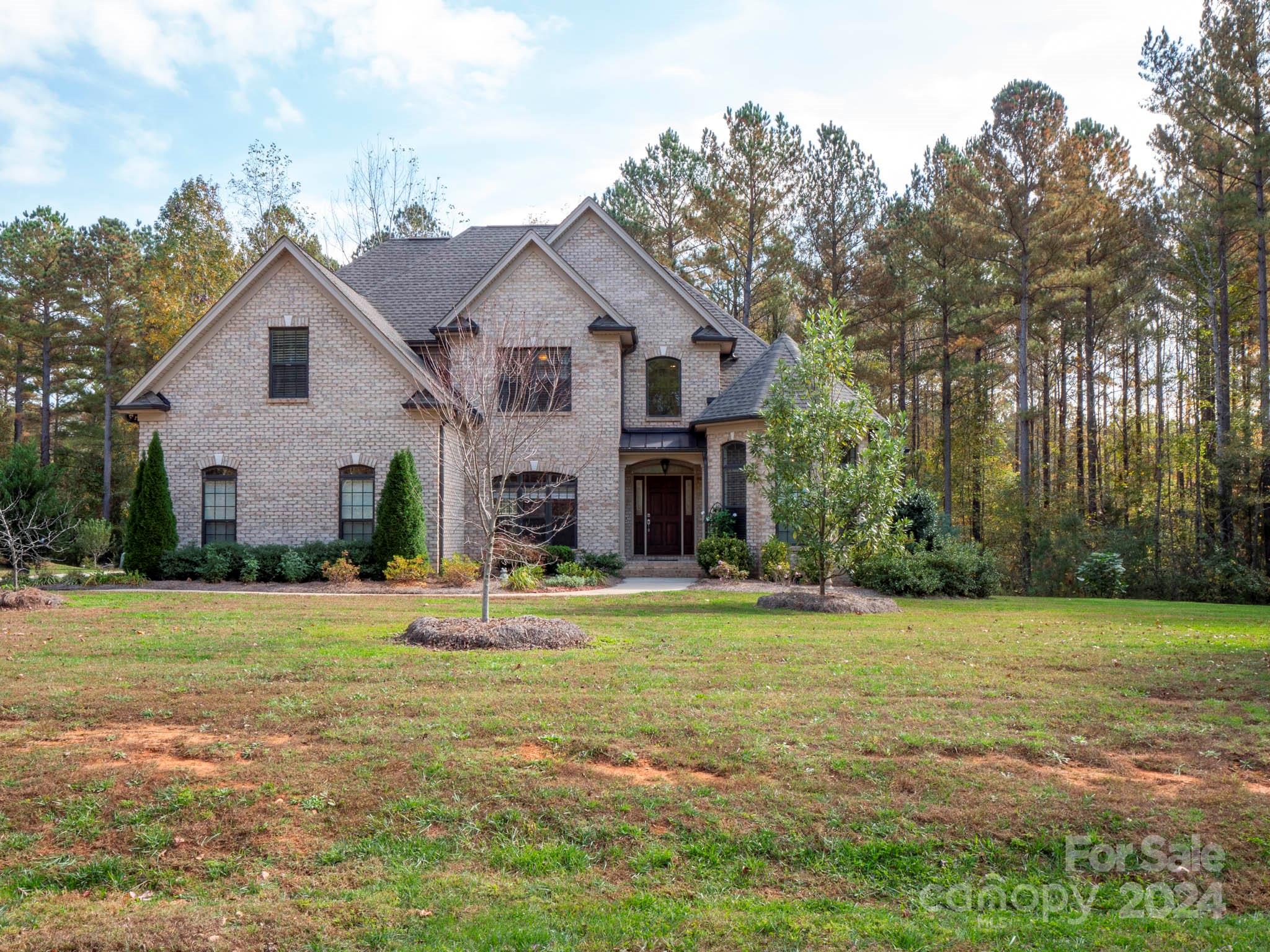1049 Ledge Wood Lane
