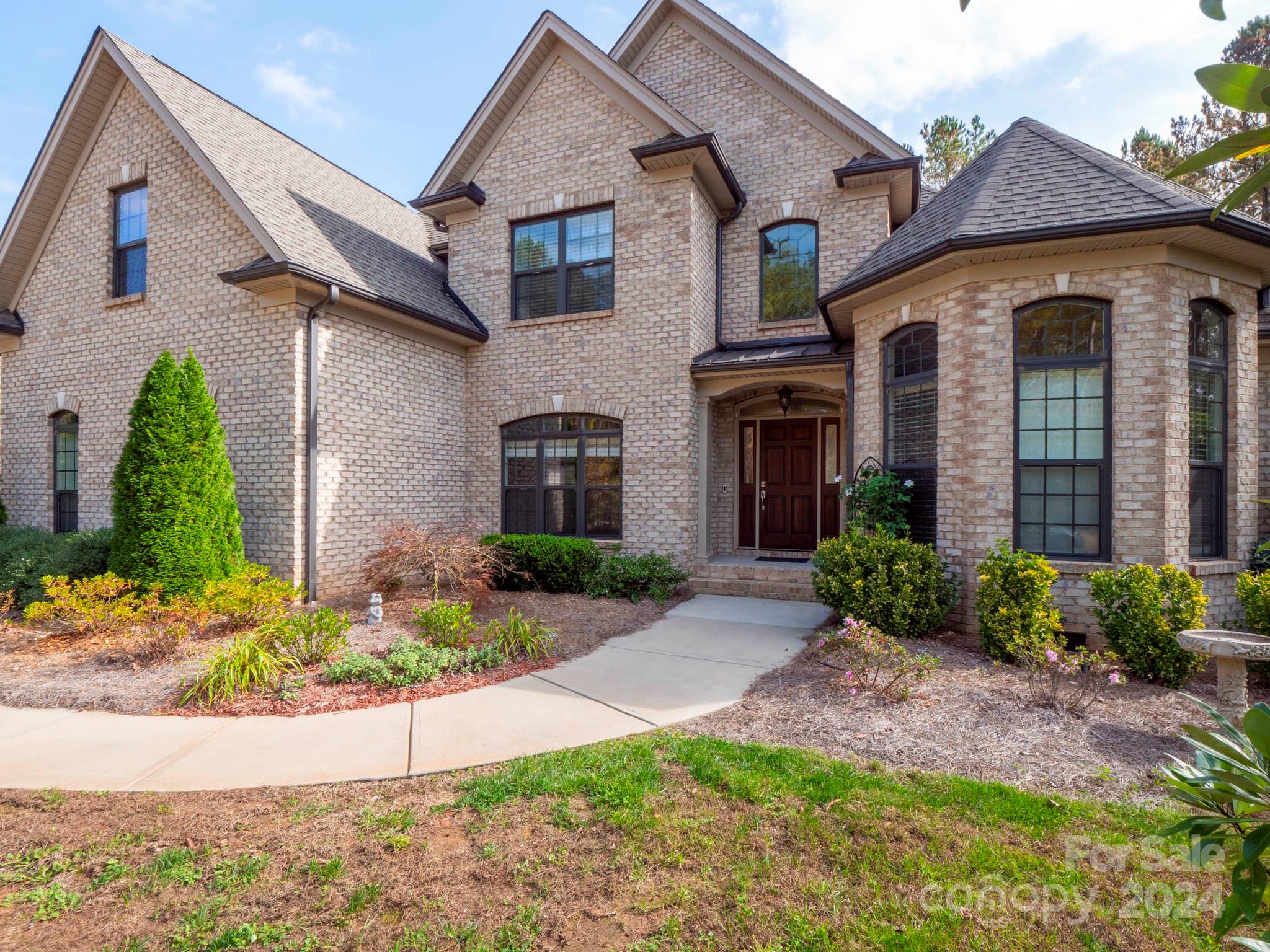 1049 Ledge Wood Lane