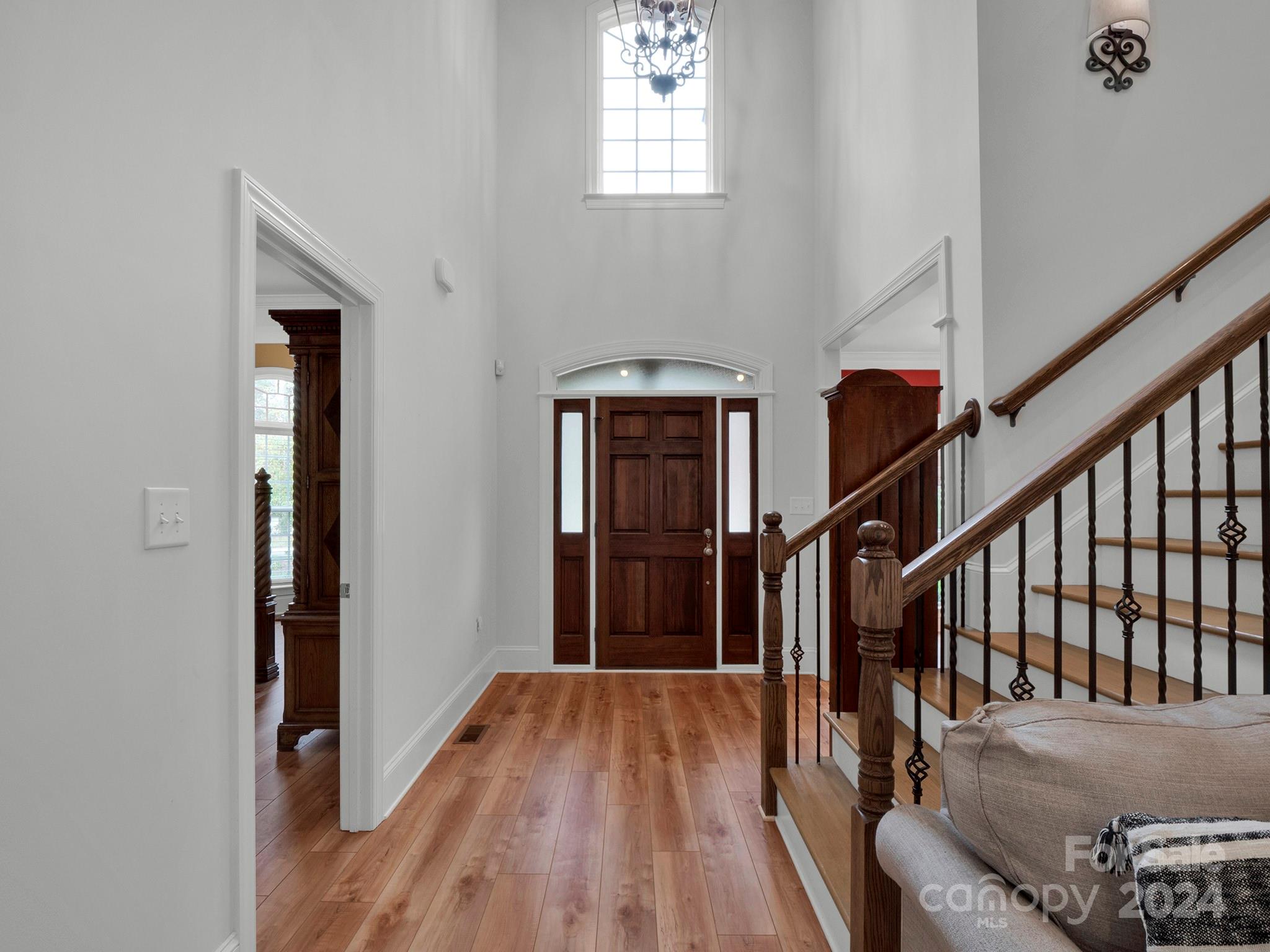 1049 Ledge Wood Lane