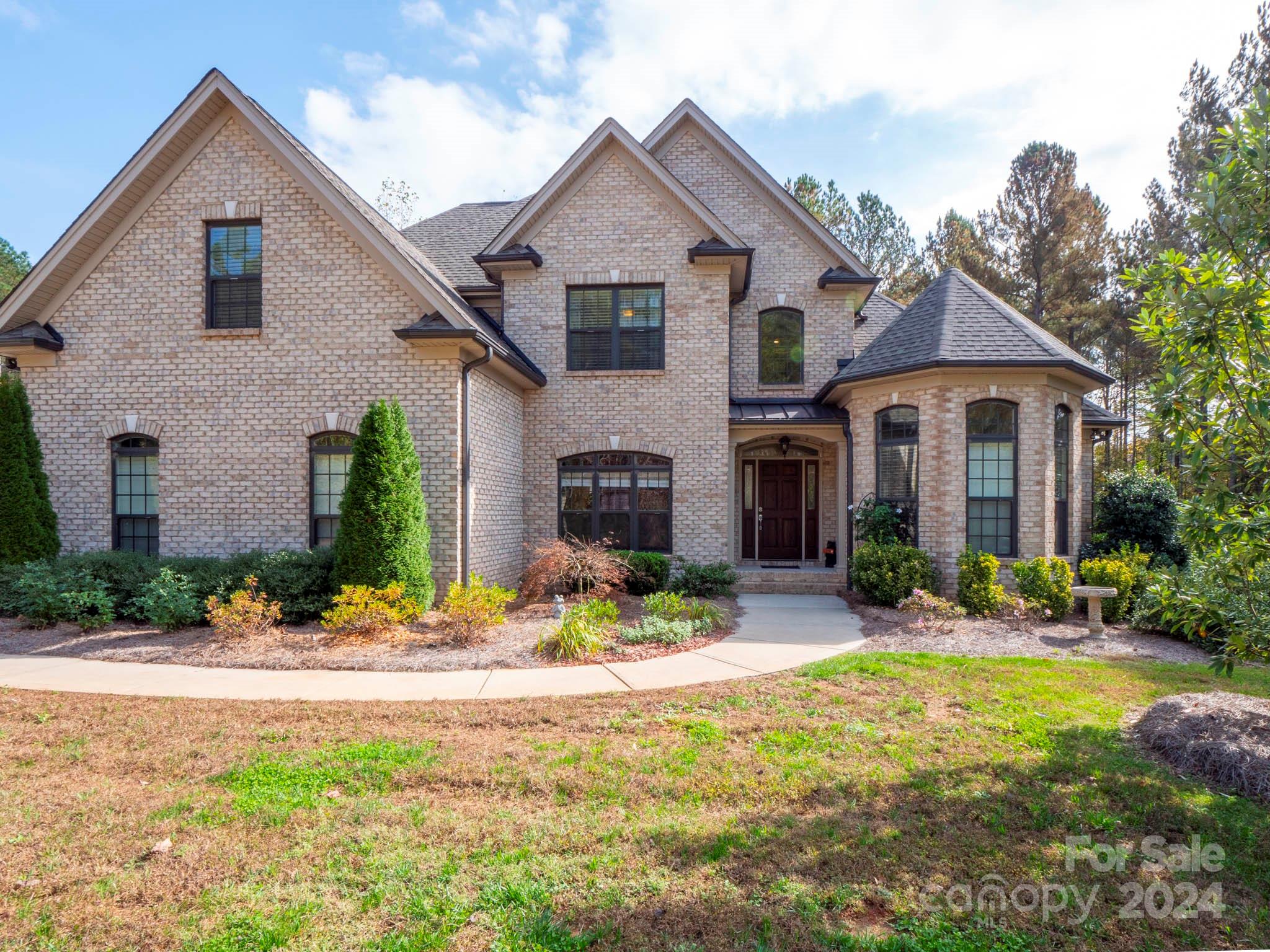 1049 Ledge Wood Lane