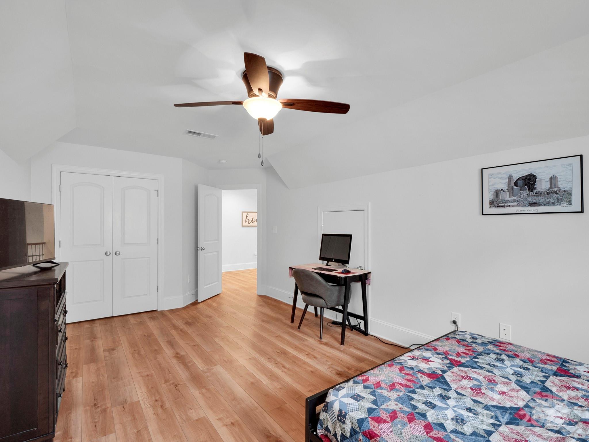 1049 Ledge Wood Lane