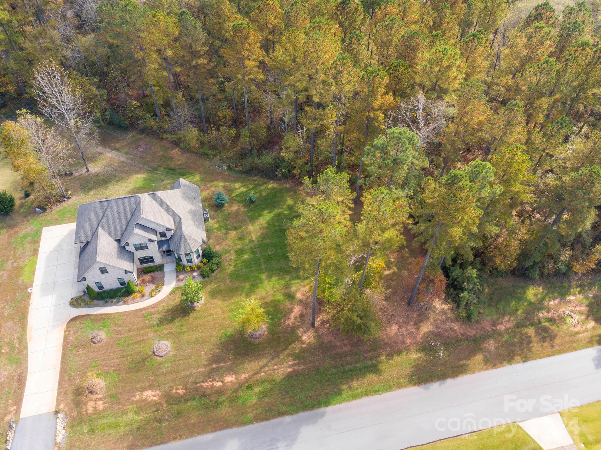 1049 Ledge Wood Lane