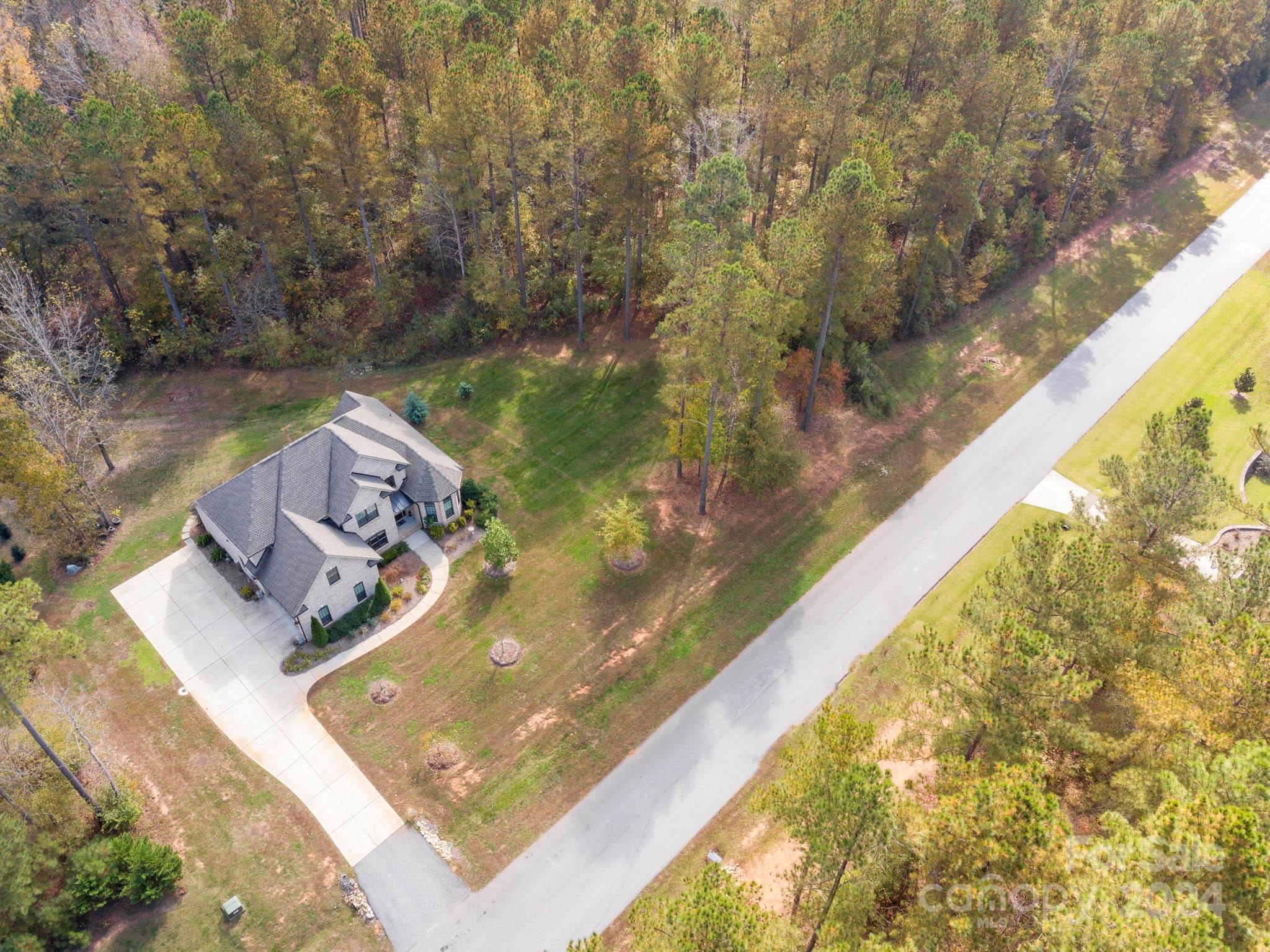 1049 Ledge Wood Lane
