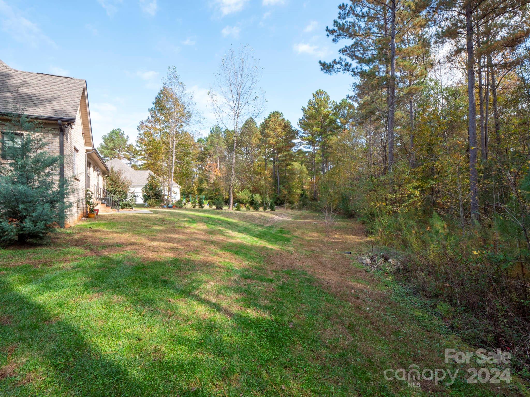 1049 Ledge Wood Lane