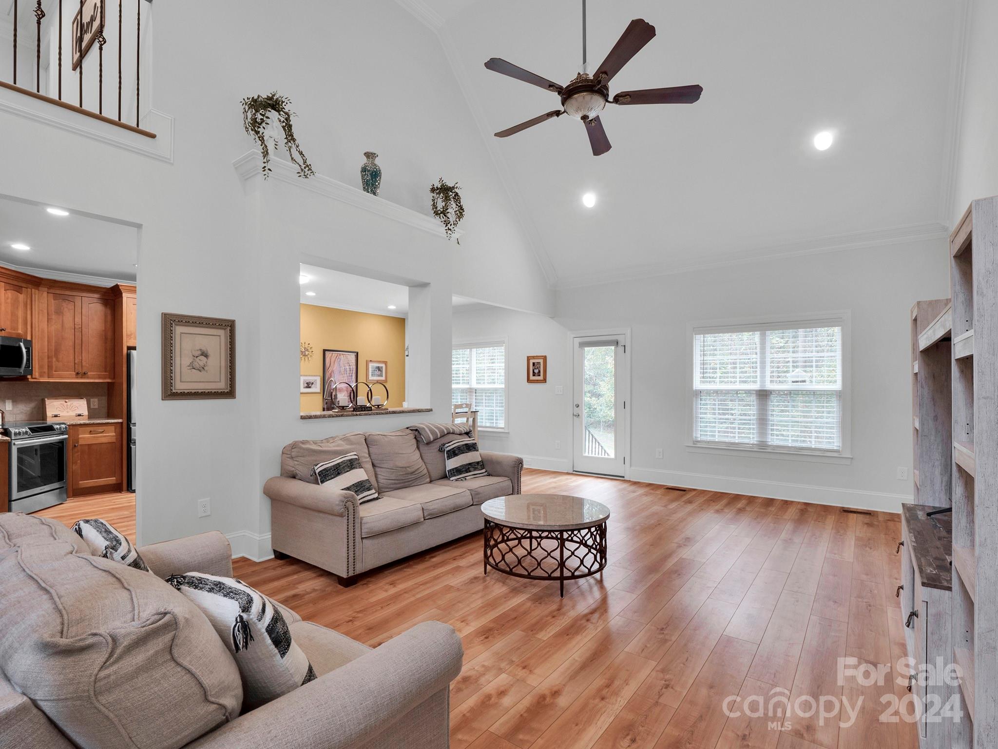 1049 Ledge Wood Lane