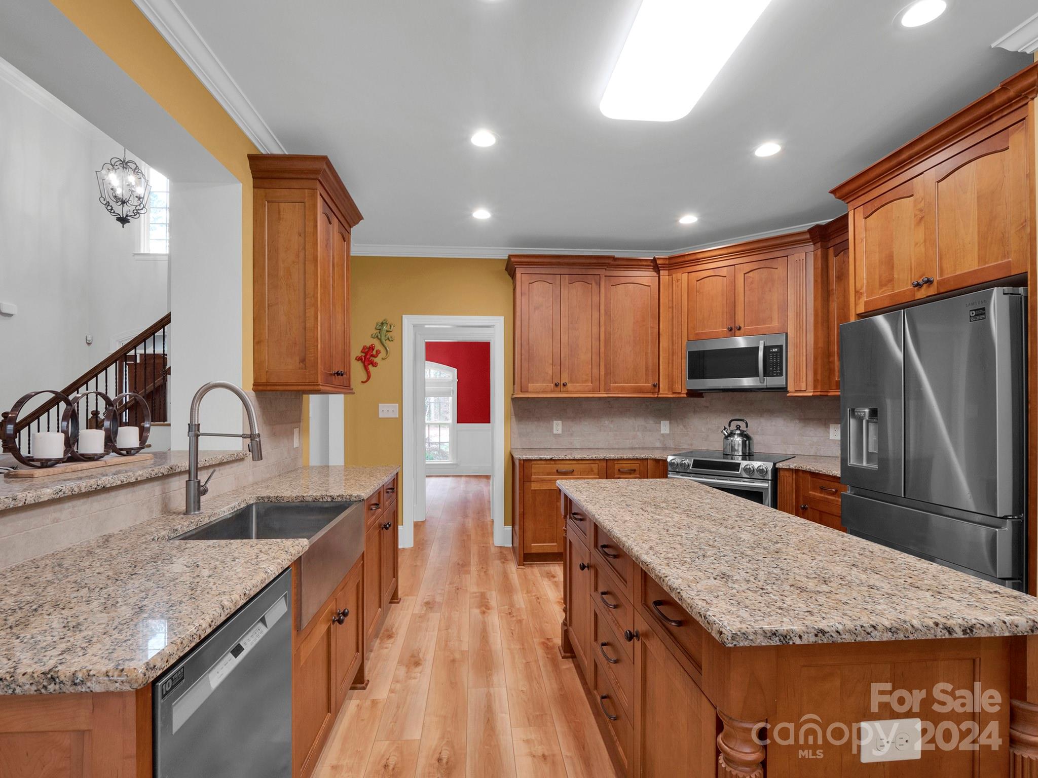 1049 Ledge Wood Lane