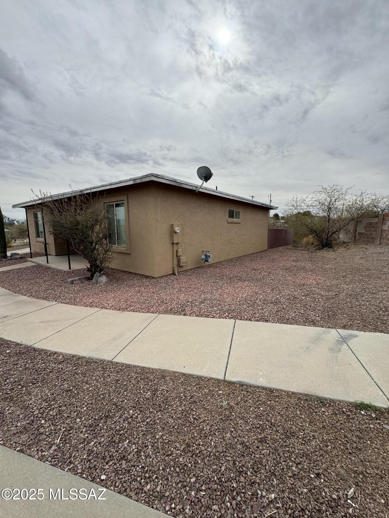 1905 W Banks Grove Place