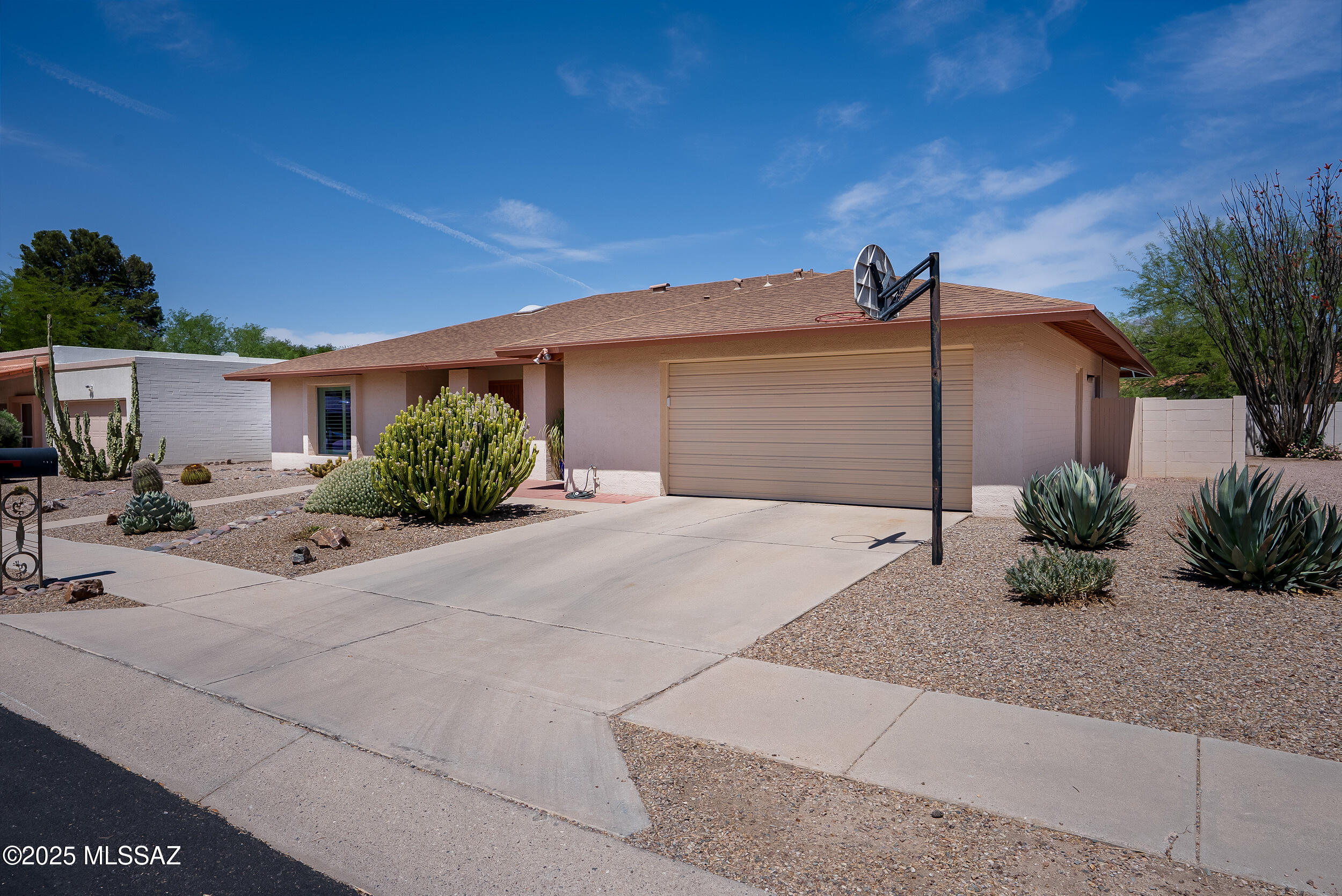 7411 E La Cienega Drive