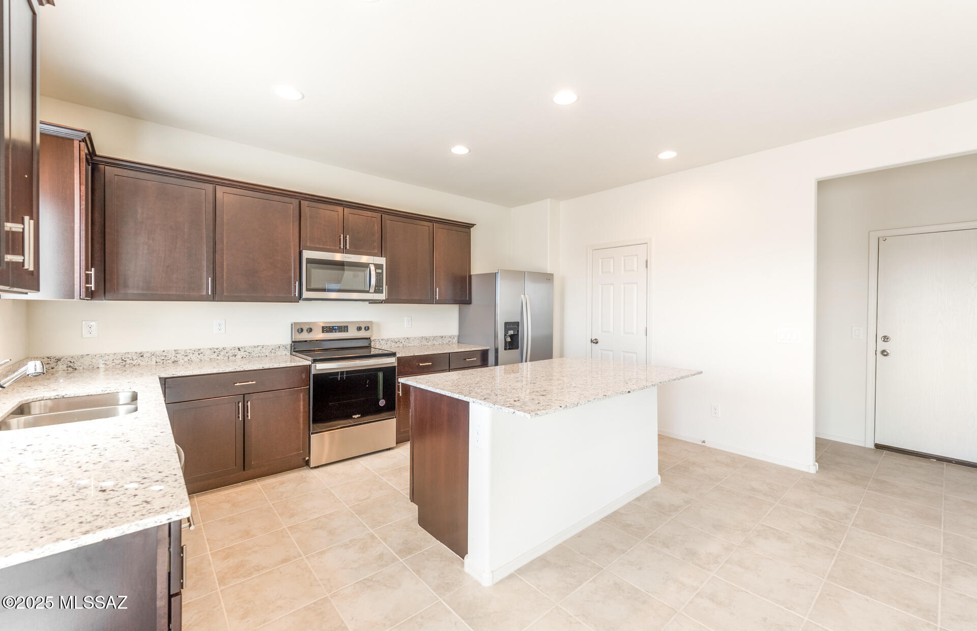 841 W Calle El Teclado
