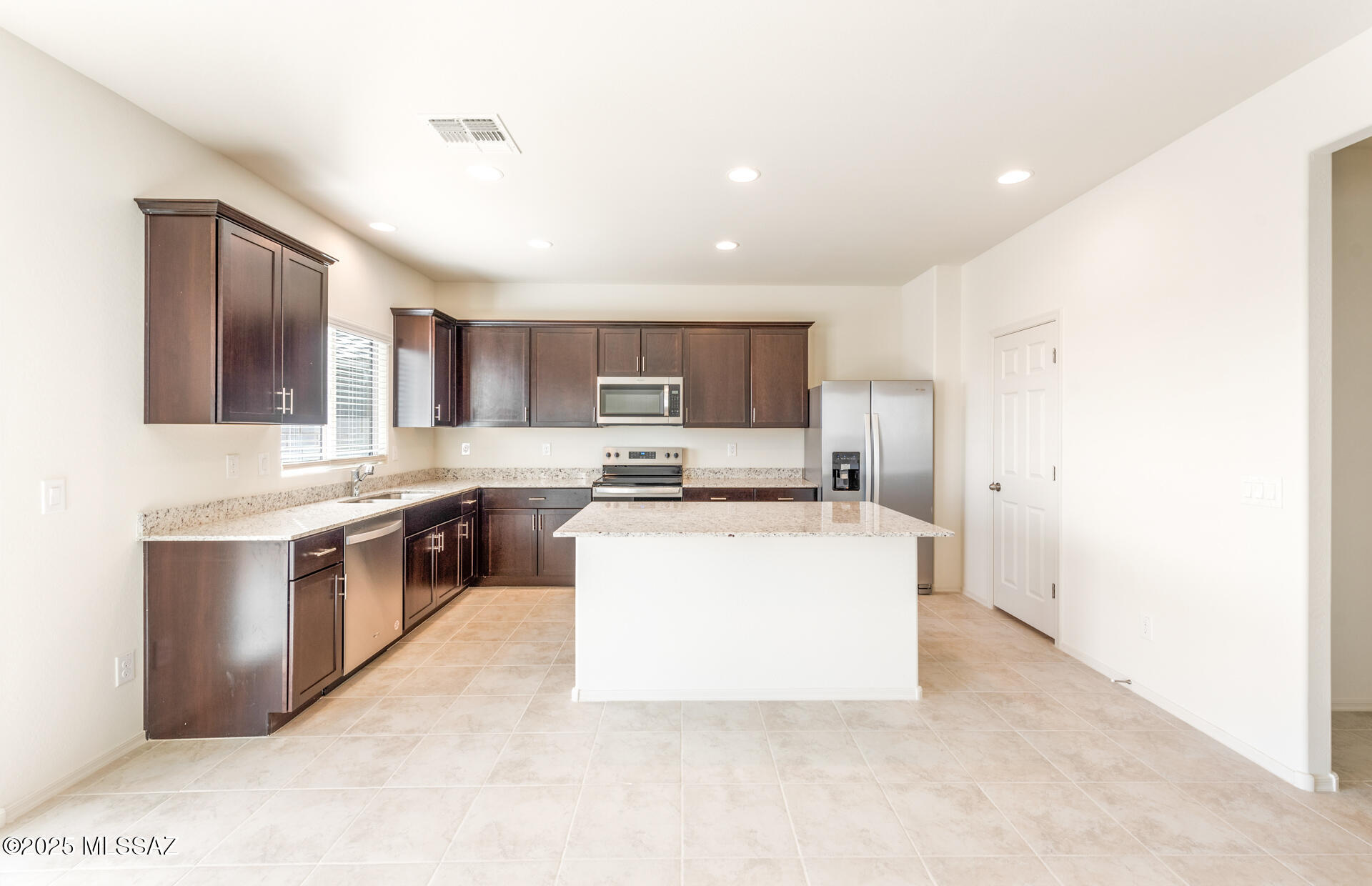 841 W Calle El Teclado