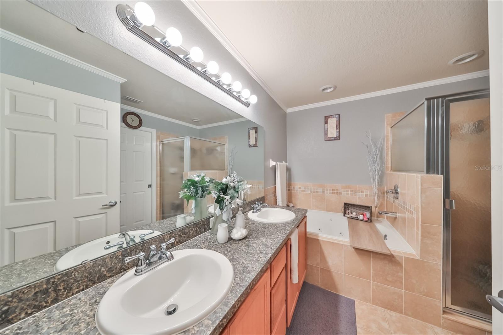 11330 SOUTHWIND LAKE DR