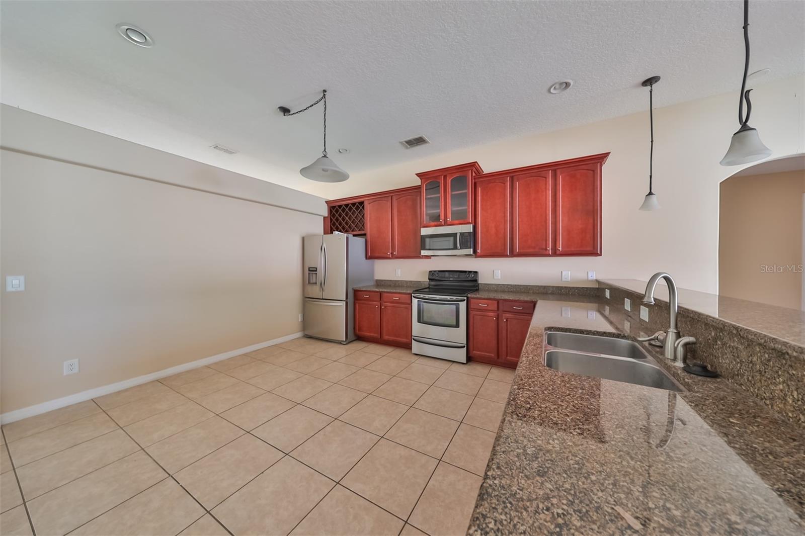 1933 ABBEY RIDGE DR