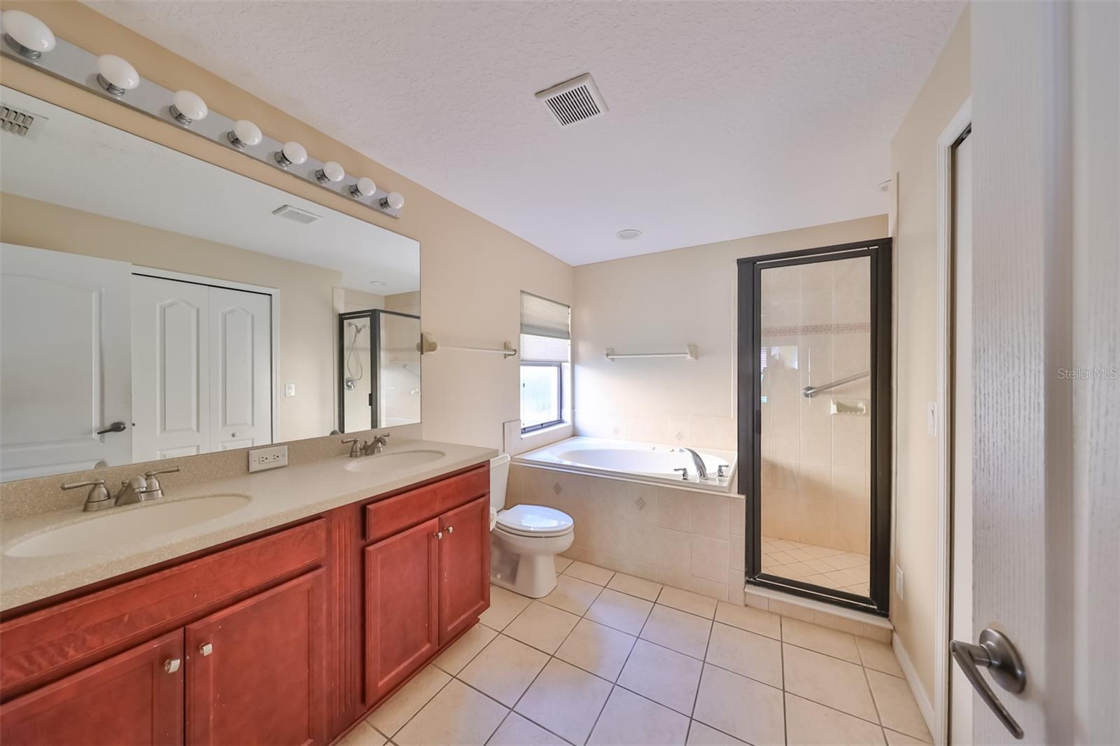 1933 ABBEY RIDGE DR